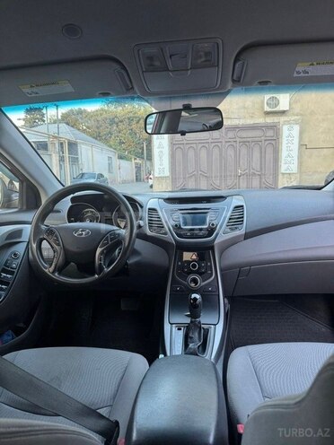 Hyundai Elantra-8
