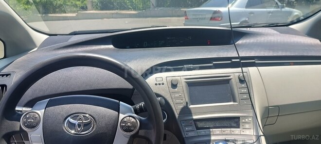 Toyota Prius-10