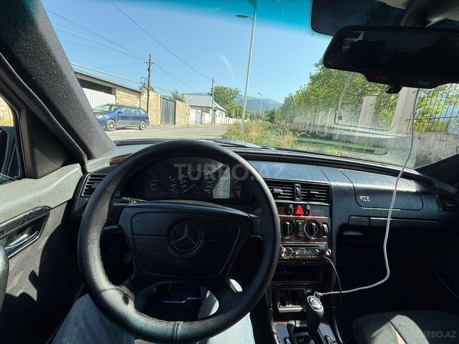 Mercedes C 200-11