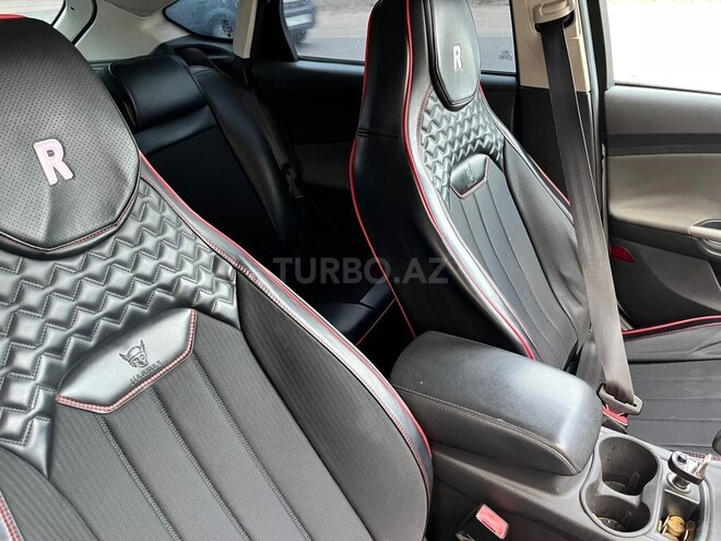 Ford Focus-11