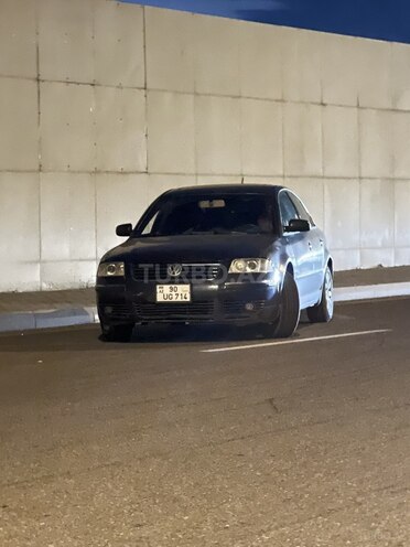 Volkswagen Passat-1