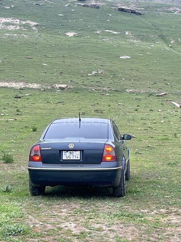 Volkswagen Passat-8