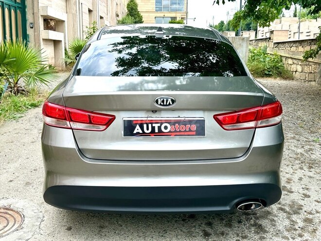 Kia Optima-4
