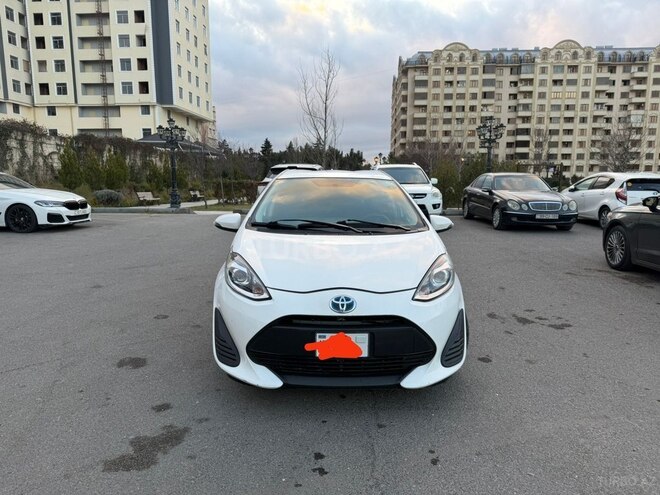 Toyota Aqua-1
