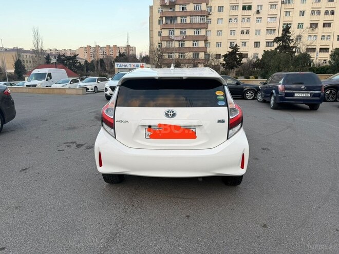 Toyota Aqua-2