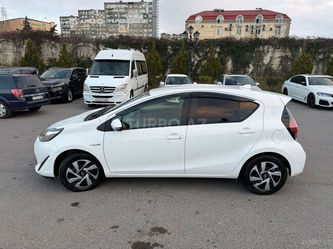Toyota Aqua-8