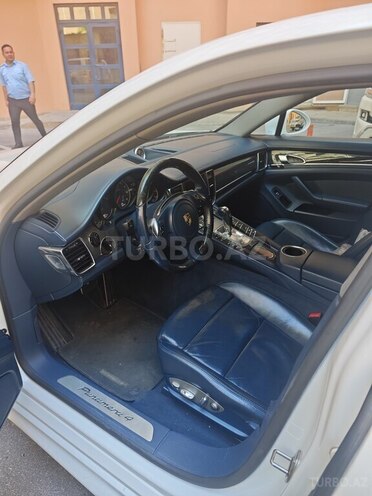 Porsche Panamera-5