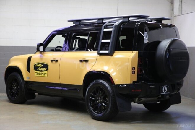 Land Rover Defender-7