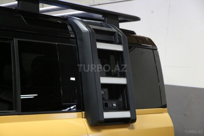 Land Rover Defender-10