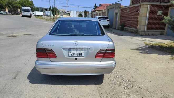 Mercedes E 320-2