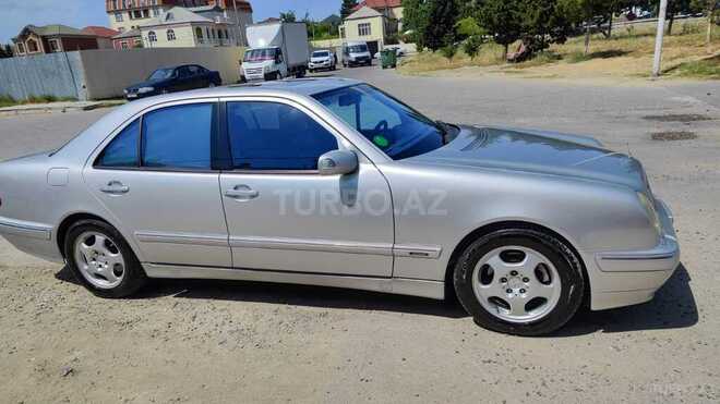 Mercedes E 320-4