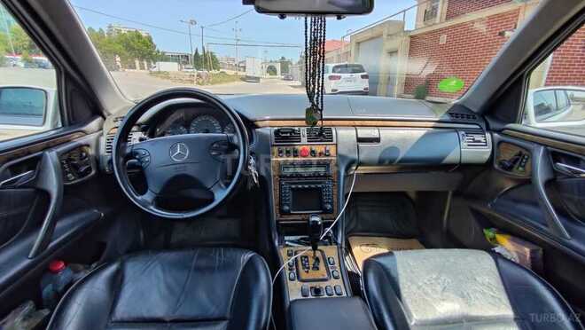 Mercedes E 320-5