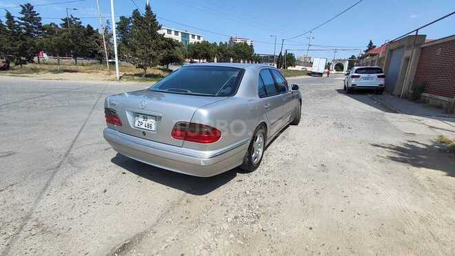 Mercedes E 320-6