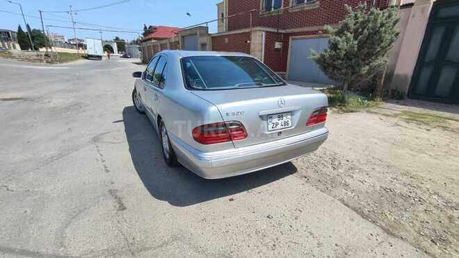 Mercedes E 320-7