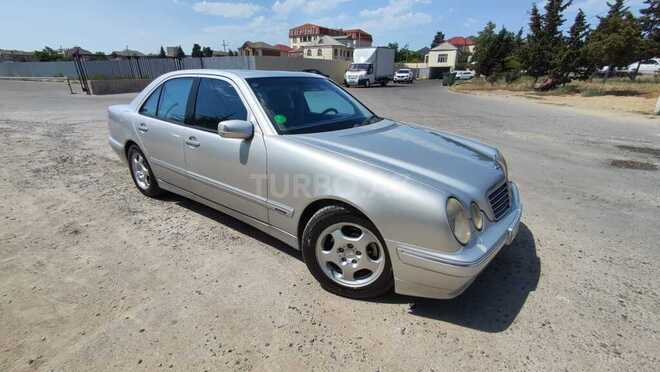 Mercedes E 320-9