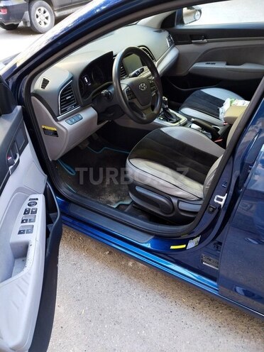 Hyundai Elantra-8