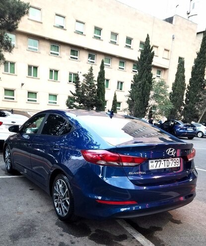 Hyundai Elantra-4