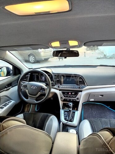 Hyundai Elantra-5