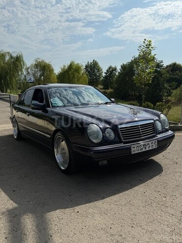 Mercedes E 240-1