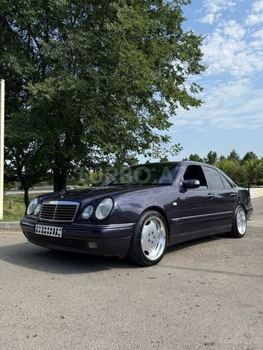 Mercedes E 240-2