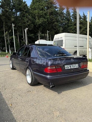 Mercedes E 240-6