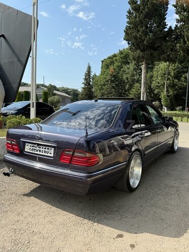 Mercedes E 240-5