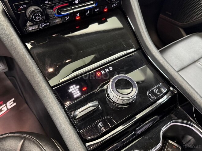 Jeep Grand Cherokee-11