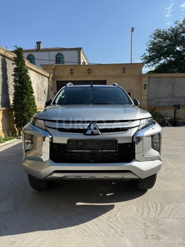 Mitsubishi L200-1