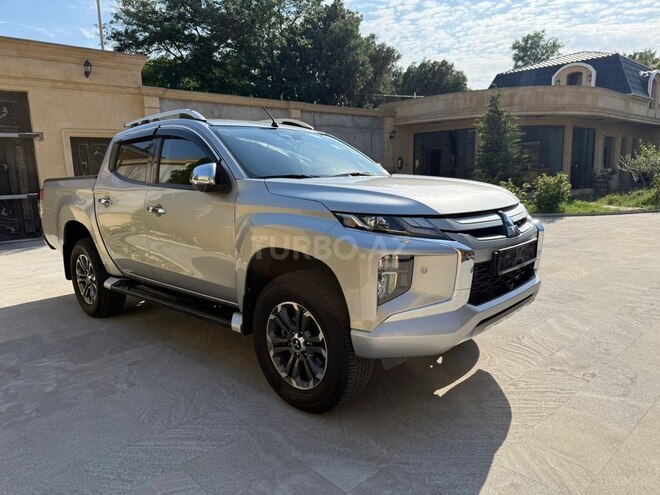 Mitsubishi L200-8