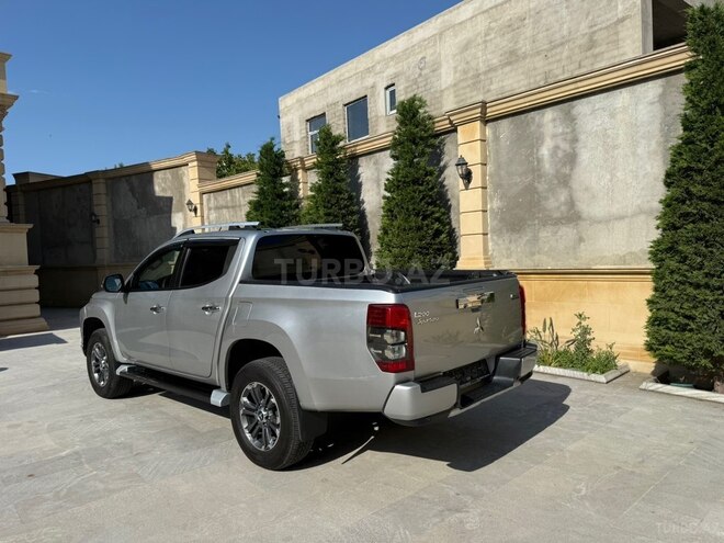Mitsubishi L200-4