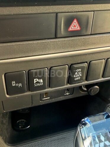 Mitsubishi L200-13