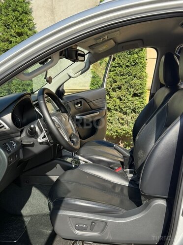 Mitsubishi L200-9