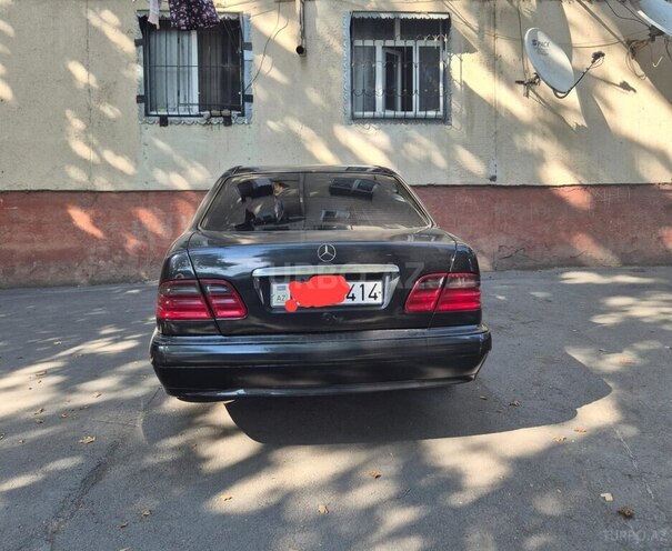 Mercedes E 320-2