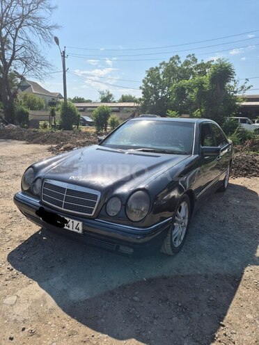 Mercedes E 320-4