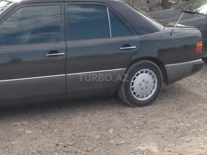 Mercedes 230 E-3
