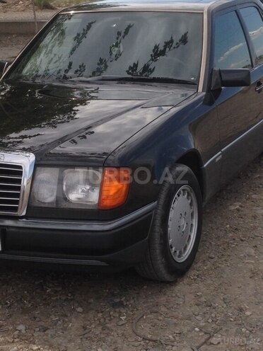 Mercedes 230 E-2