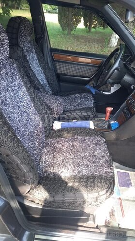 Mercedes 230 E-5