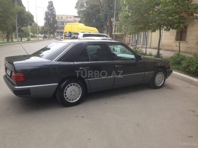 Mercedes 230 E-4