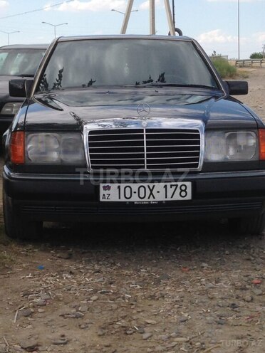 Mercedes 230 E-1