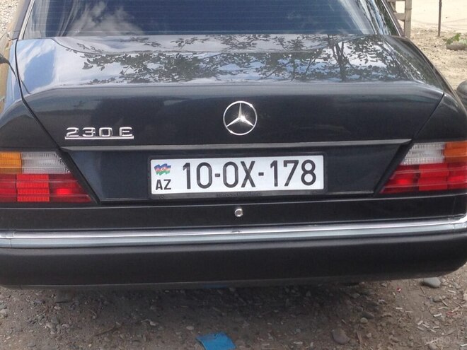 Mercedes 230 E-8