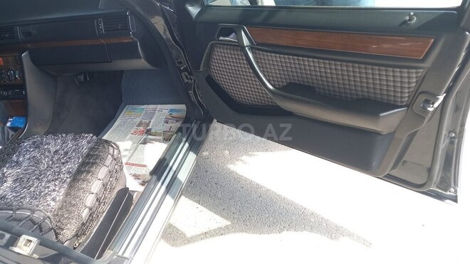 Mercedes 230 E-12