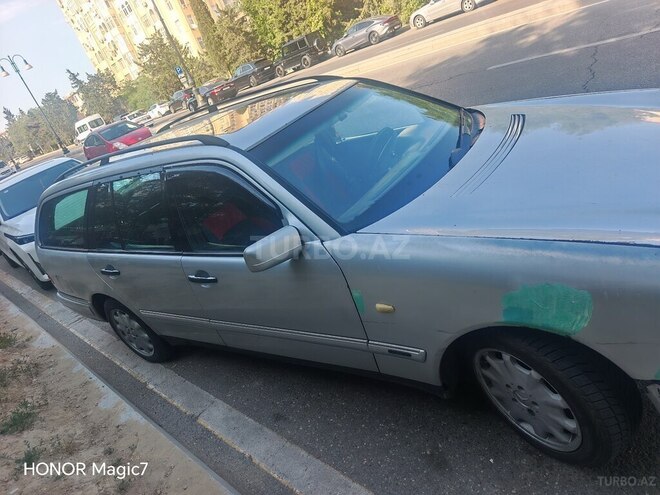 Mercedes E 240-2