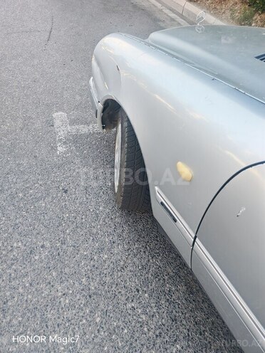 Mercedes E 240-4