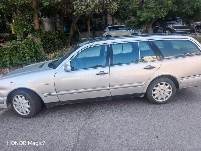 Mercedes E 240-3