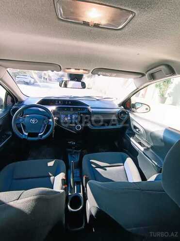 Toyota Aqua-10