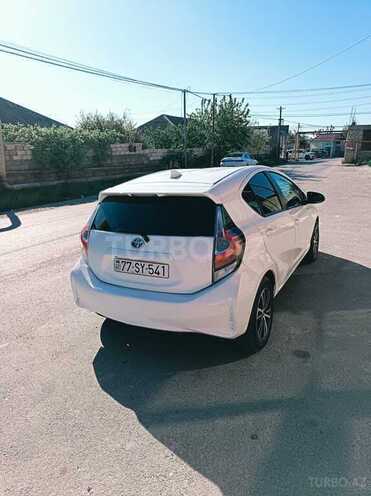 Toyota Aqua-2