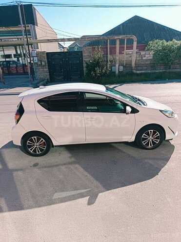 Toyota Aqua-4