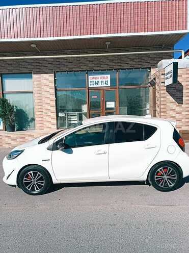 Toyota Aqua-5