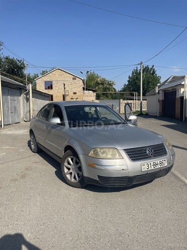 Volkswagen Passat-1