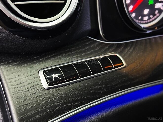 Mercedes E 220 d-12